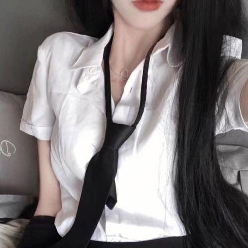 忧伤男孩海报